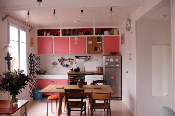 Warm 30m2 flat on the top of an old building, very bright and sunny. Perfect for Paris, France Lovely 2 rooms flat with balconies Entire rental unit vacation rental 6534153