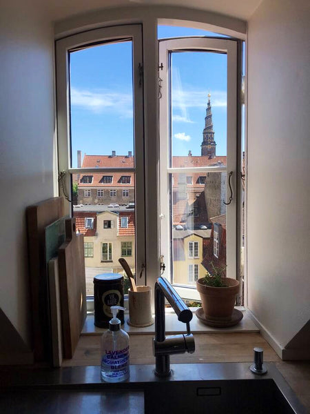 Lejligheden, som er i to plan, ligger i en fredet bygning fra 1700 tallet i den  Copenhagen, Denmark Charming 17th century flat - Entire rental unit vacation rental 50388425