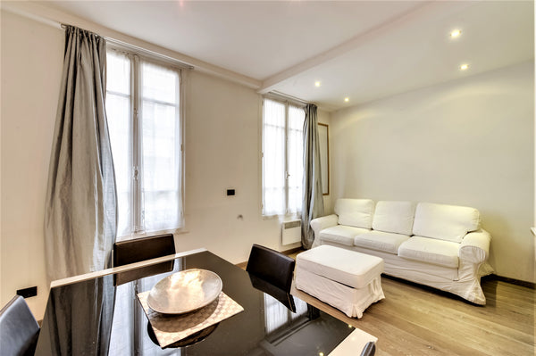 Living room : dining area, sitting area (sofa convertible in queen size bed). Fu Paris, France ID 238 Marais Saint Paul cosy flat Entire rental unit vacation rental 6873516