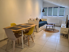 Logement de 50 m2 attenant à notre maison avec entrée indépendante situé au cent  T2 50 m2 meublé Entire rental unit vacation rental 50805827