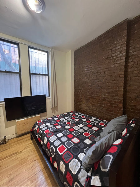Conveniently located on a tree lined street, 1 block from the Q train and 2 bloc New York, NY Rental unit in New York · 1 bedroom · 1 bed · 1 bath Entire rental unit vacation rental 982812964885848793