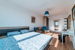 Room in a flat share, the flat is 120m2 big with 2 separate bathrooms.  Metro st Prague, Czechia Room in Flatshare Private room in rental unit vacation rental 36445745