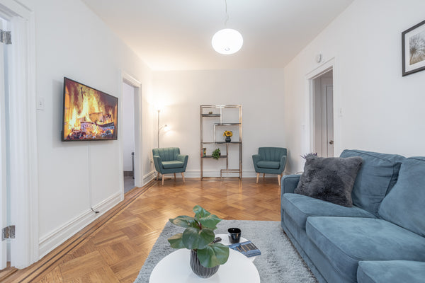 This apartment is ideal for those in the aviation industry, healthcare, educatio  Rental unit in Queens · 2 bedrooms · 2 beds · 1 bath Entire rental unit vacation rental 1021712281009237122