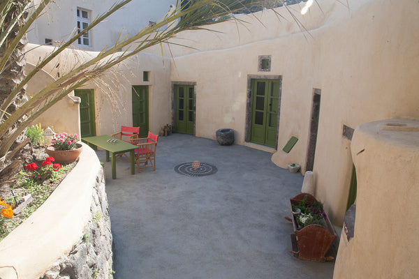 The Palm Tree Studio is located in the village of Akrotiri, right in the heart o Greece Palm Tree Cave Studio Private room in cave vacation rental 30548304
