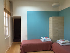 Very lighly and charming place, located into a lovely and flowered courtyard. Th Paris, France Light and quietness in Paris center Entire rental unit vacation rental 1043536