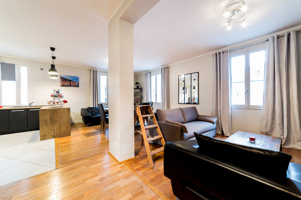 Come and discover Lyon by staying in the heart of the historic district of Vieux  Large quiet apartment - Vieux Lyon - 4 travelers Entire rental unit vacation rental 22074837