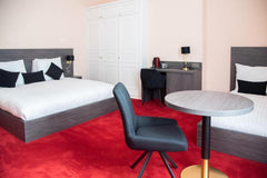 Situé au coeur de Bruxelles, l'Hôtel de la Bourse propose 37 chambres modernes e  Chambre Triple 3 personnes Private room in bed and breakfast vacation rental 661900416145754609