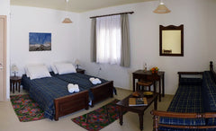 Tzermiado est le village le plus important du plateau.<br />Les chambres d'hôtes  Maison Kronio (2), Tzermiado,  Plateau du Lassithi Room in bed and breakfast vacation rental 13832807