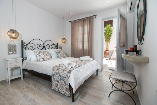 Located at the city of Naxos, in a walking distance from Saint George beach,  in Naxos, Greece Relax Studios, Double room,  Naxos chora Private room in rental unit vacation rental 19097570