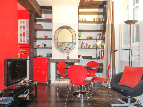Lovely 35Sqm 1 bedroom apt with specific Parisian style, offering typical from 