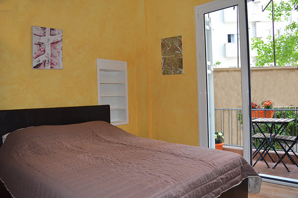 One bedroom apartment recently revamped .<br />Situated on St.George's square,a  Anatoliki Attiki, Attica, Greece Cozy central ground level space Entire rental unit vacation rental 6344685