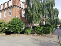 Tæt på Københavns centrum, og alligevel som at bo i en landsby.  Kvarteret er he  Dejligt byhus i charmerende,roligt kvarter. Entire townhouse vacation rental 662022605494763073