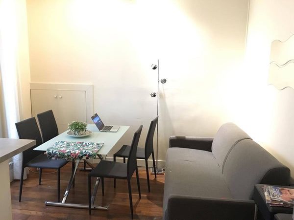 Perfect location in Paris, between the Eiffel Tower and Champs Elysées (Arc de T Casablanca, Morocco Perfectly located between Eiffel tower & Champs-El Entire rental unit vacation rental 21689657