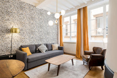 Cet appartement est situé au coeur du quartier St Jean au 2ème étage d'un immeub Bully, France HONORÊ - SUITE 3 MARIES (4 PERS) Entire rental unit vacation rental 22045751