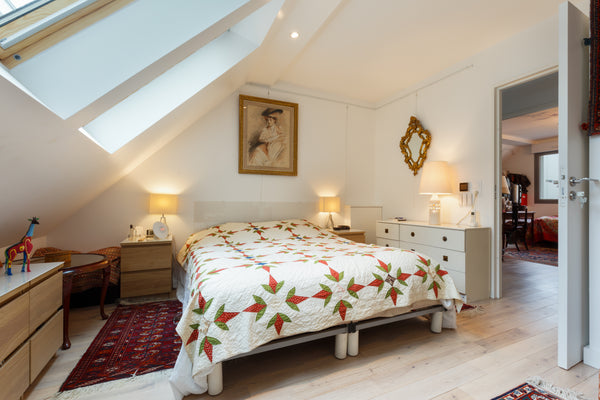 L'appartement est un duplex très clair à Paris même ; les hôtes ont l'usage de l Paris, France Belle chambre lit 1,60 sdb privée Private room in rental unit vacation rental 8708841