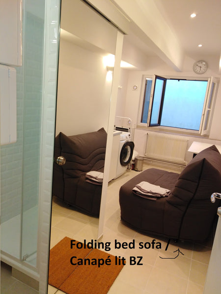 IMPORTANT :  DON'T BOOK BEFORE HAVING COMMUNICATED WITH HOST Please kindly send  Paris, France Long term rental in 16th arrondissement of Paris Private room in condo vacation rental 9228374
