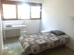 Welcome to my house. I share it with three room mates. We are very quite people. Bordeaux, France Large bedroom 90m² house Private room in rental unit vacation rental 20577862