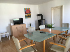 Das Apartment befindet sich in ruhiger Innenhoflage. Die Küche  ist voll ausgest  Apartment Wien Schwechat Nähe Flughafen u. Wien Private room in rental unit vacation rental 39187511