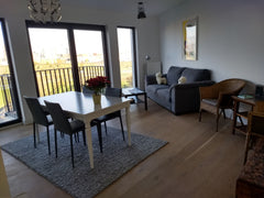 Na een drukke dag in Antwerpen is het goed thuiskomen in dit zonnige, nieuwe app Antwerp, Belgium modern appartement met uniek zicht op het park Entire rental unit vacation rental 30100357