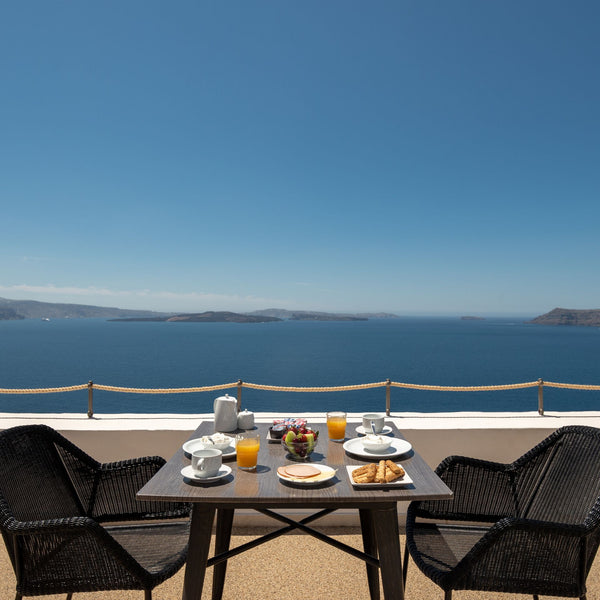 The Strogili Traditional Houses Santorini Hotel complex lies at the beautiful se Oia, Greece Strogili Deluxe Cave Room With Hot Tub and Caldera View Room in boutique hotel vacation rental 41790832