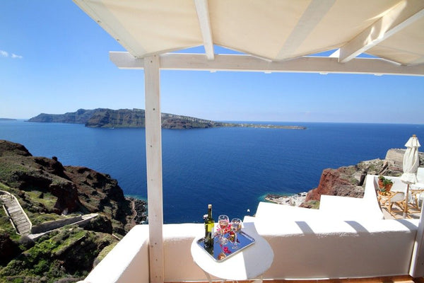 The Cave Superior Studios , which can accommodate 2 persons , include a large do  Cave Superior Studio Caldera View-Oia Mare Villas Room in boutique hotel vacation rental 54299645