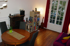 Mon logement est situé à 5 min de la place Gambetta.dans le style haussmannien M Paris, France Chambre dans un grand appartement Private room in rental unit vacation rental 22079484