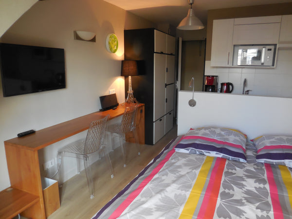 Here is a charming tinny studio apartment of 16 square meters, situated on the 6 Saint-Aubin-de-Médoc, France Opera Vendome Capucines 2 Entire rental unit vacation rental 3407816