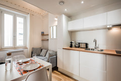 This modern duplex is ideally located in the heart of the Confluence on the peni Lyon, France Dify Suchet climatisé - Perrache/Confluence Entire rental unit vacation rental 567769179177683486