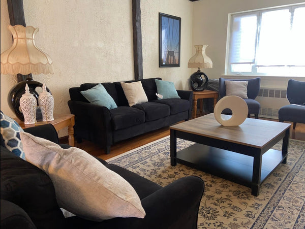 Beautiful Brooklyn home in a peaceful neighborhood, Just a 7 minutes walk to Kin New York, United States Home in Brooklyn · 3 bedrooms · 4 beds · 1.5 baths Entire home vacation rental 803552386184741557