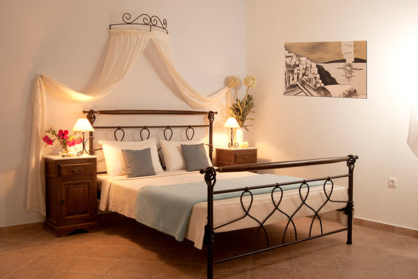 The studios of Island House Mare are airy, bright and have a romantic style with Greece Island House Mare Studio Room in aparthotel vacation rental 21001940