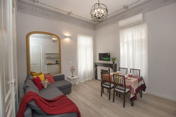 This is a recently renovated (Jan. 2019) 40 sq.m apartment located in a neo-clas Athens, Attica, Greece Magnificent classical apt in Syntagma/Plaka by GHH Entire rental unit vacation rental 31850427