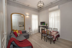 This is a recently renovated (Jan. 2019) 40 sq.m apartment located in a neo-clas Athens, Attica, Greece Magnificent classical apt in Syntagma/Plaka by GHH Entire rental unit vacation rental 31850427