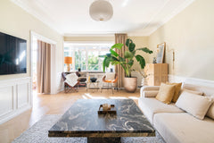 Stilfuld lejlighed med plads til familie. Dejlig udsigt og altan. Placering i sk Copenhagen, Denmark Smuk lejlighed i hjertet af København/Chr. Havn. Entire condo vacation rental 3492366