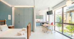C'est un studio, rénauvé en 2021, avec beaucoup d'amour. Une cuisine spacieuse e  Urban View Studio Entire condo vacation rental 50205764