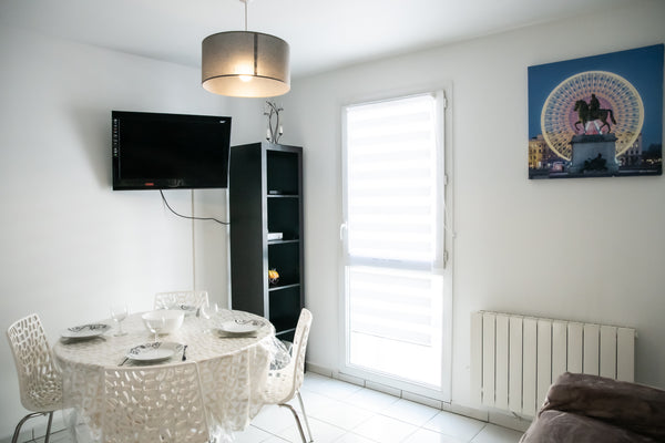 Have a great stay close to Lyon's main spots in this cosy 4 persons flat<br /><b France MEMORABLEPLACE The Casper - Cosy & calm - Metro B Entire rental unit vacation rental 49555204