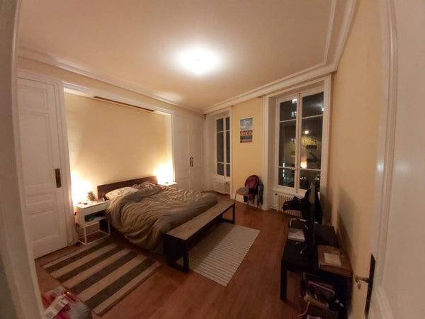 Bonjour, <br /><br />Je propose une grande chambre avec salle de bain privée, da Lyon, France Grande Chambre 20m2 avec salle de bain privée Private room in rental unit vacation rental 653969828775878671