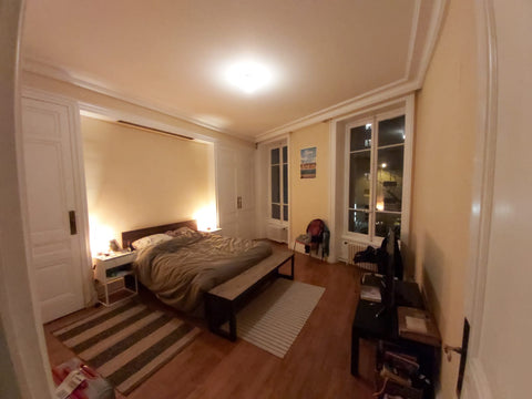 Bonjour, <br /><br />Je propose une grande chambre avec salle de bain privée, da Lyon, France Grande Chambre 20m2 avec salle de bain privée Private room in rental unit vacation rental 653969828775878671