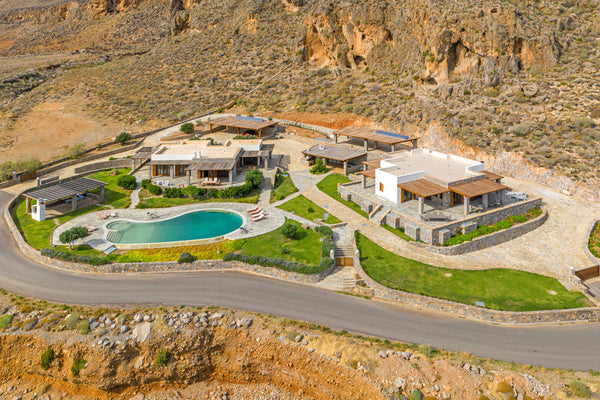 Caves Villa II is a 5 Bedroom Shared Pool Villa designed to provide a truly unfo  VILLA CAVES II UNIQUE LOCATION !!!!! Entire villa vacation rental 51056832