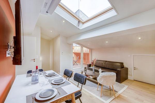 Appartement de 50m² au 2ème étage sans ascenseur<br />Une pièce de vie avec cana Bordeaux, France T3 zola - terrasse Entire condo vacation rental 47900198