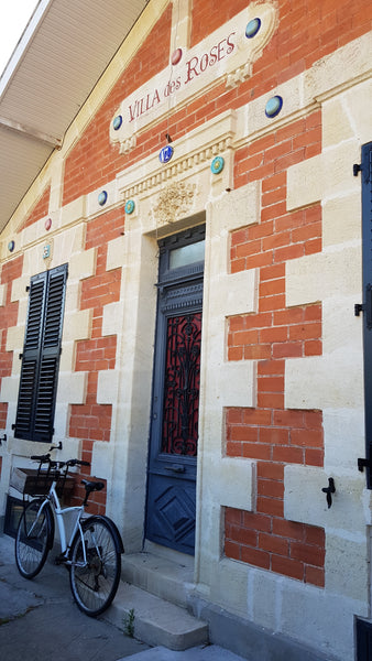 Veritable havre de paix pleine de charme, La villa des Roses vous accueille dans Bordeaux, France Maison de charme avec piscine centre Bordeaux Entire home vacation rental 35645307