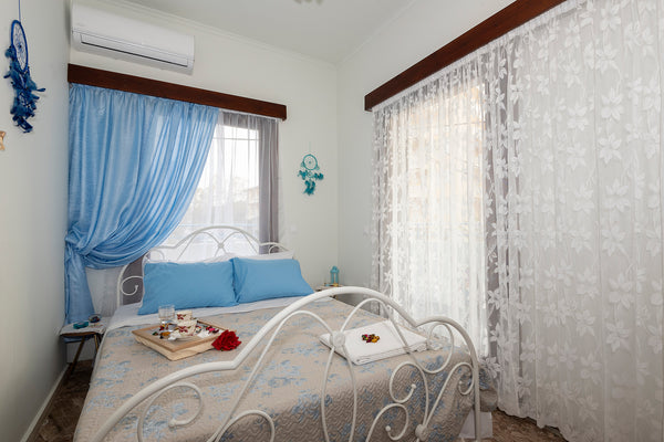 Located just a few meters away from the beautiful beach of Rethymnon and five mi Rethimnon, Greece Stratos Seaside corner apartment Entire condo vacation rental 580213944949620874