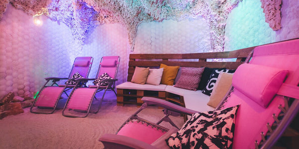 Tento jedinečný a romantický pobyt si zamiluješ. Unikátní noc v solné jeskyni op Prague, Czechia Unique Salt Cave with sauna,breakfast inc. Cave vacation rental 50936148