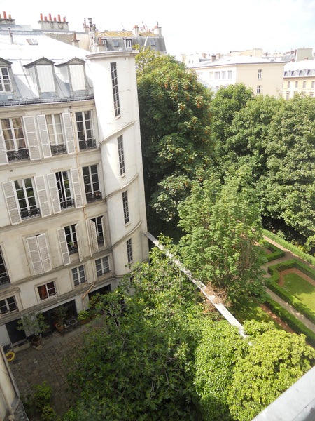 It's a simple student accommodation. Central position & quietness.<br />WC are o Paris, France Quiet studio Saint-Germain-des-Près Entire rental unit vacation rental 1211012