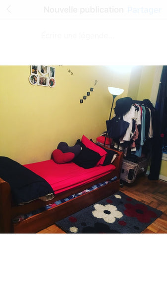 Le studio est situé dans un quartier animé et proche de la rue de commerce. Plus  Central studio - very good location for tourists Entire rental unit vacation rental 28435363