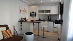 Studio de 20m2, refait à neuf, très agréable et tout équipé. A une minute de la  Paris, France Studio neuf et équipé! Entire rental unit vacation rental 6112611