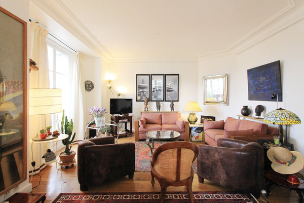 Located in one of the most elegant areas of Paris, between Passy and the village Paris, France Beautiful 2 bedrooms Passy/Auteuil area Paris 16 Entire rental unit vacation rental 23783916