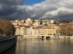Sous la basilique de Fourvière, entre la cathédrale Saint-Jean et l’église Saint Lyon, France VIEUX LYON, ideal pour la fête des Lumières,/SAÔNE Entire rental unit vacation rental 39606379