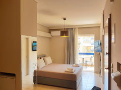 Convenient modern studio apartments, fully renovated, with minimal design, on th GR Athens Campus Renovated Studio Apartment @ Ilisia Entire rental unit vacation rental 34700239
