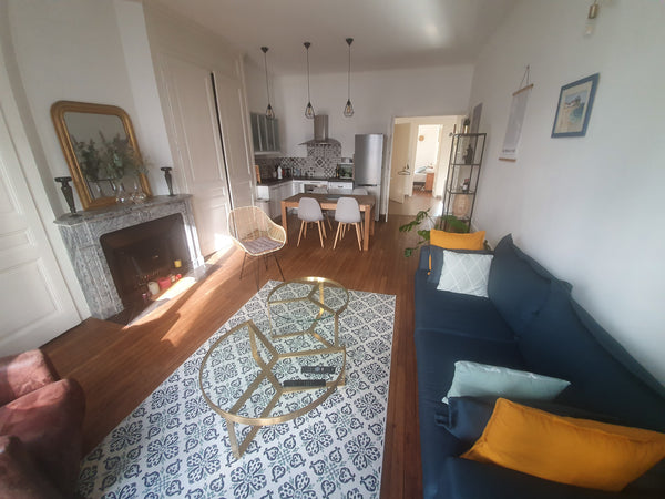 T3 de 75 m², rénové en mars 2019, il se compose d'un salle de séjour / cuisine   Lyon, France Chaleureux T3 au coeur de Lyon (69006) Entire rental unit vacation rental 38919482