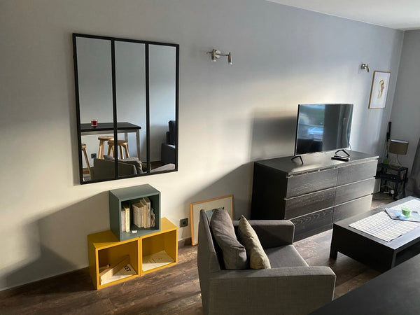 Charming studio  fully equipped, 300 meters walk from Gent Sint Pieter station ( Simiane-Collongue, France Charming studio 300m from Gent St Pieters Station Entire rental unit vacation rental 49202939